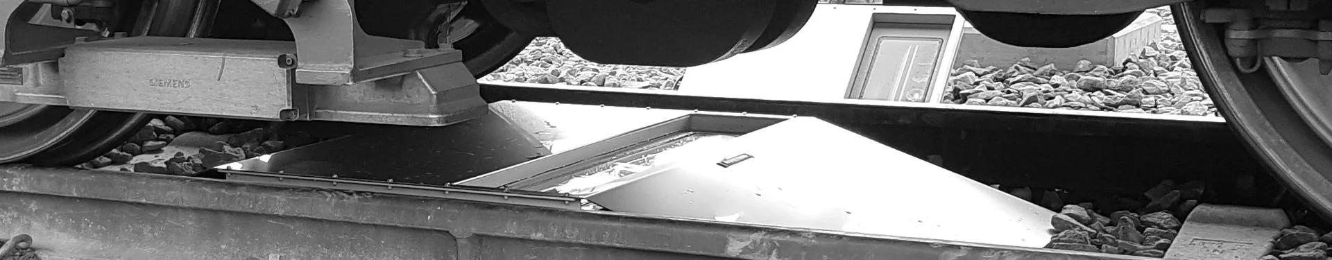 Système UVSST installé sur des rails avec wagon