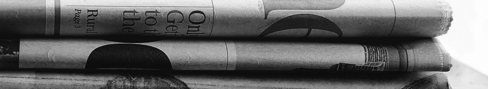 Pile de journaux - N&B