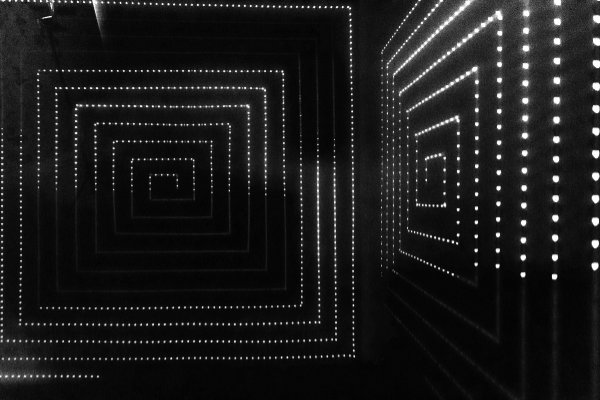 Spots lumière - graphique - N&B