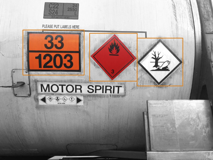 pictogramme ADR + plaque ADR sur une citerne - N&B et couleur